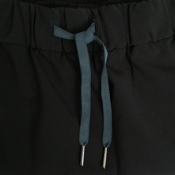 Lululemon on the fly Skirt - Picture 4 of 5